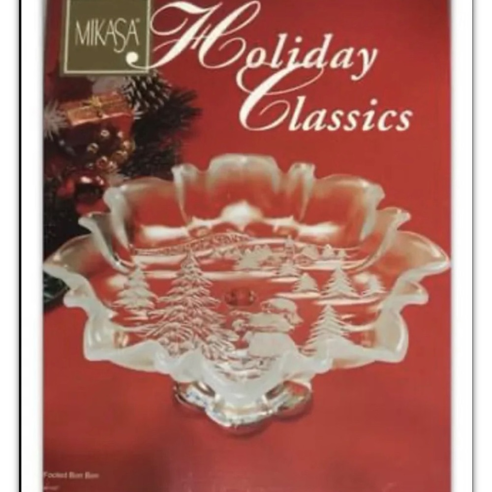 Mikasa Christmas Serving Dish Footed Holiday Classics New In Box.